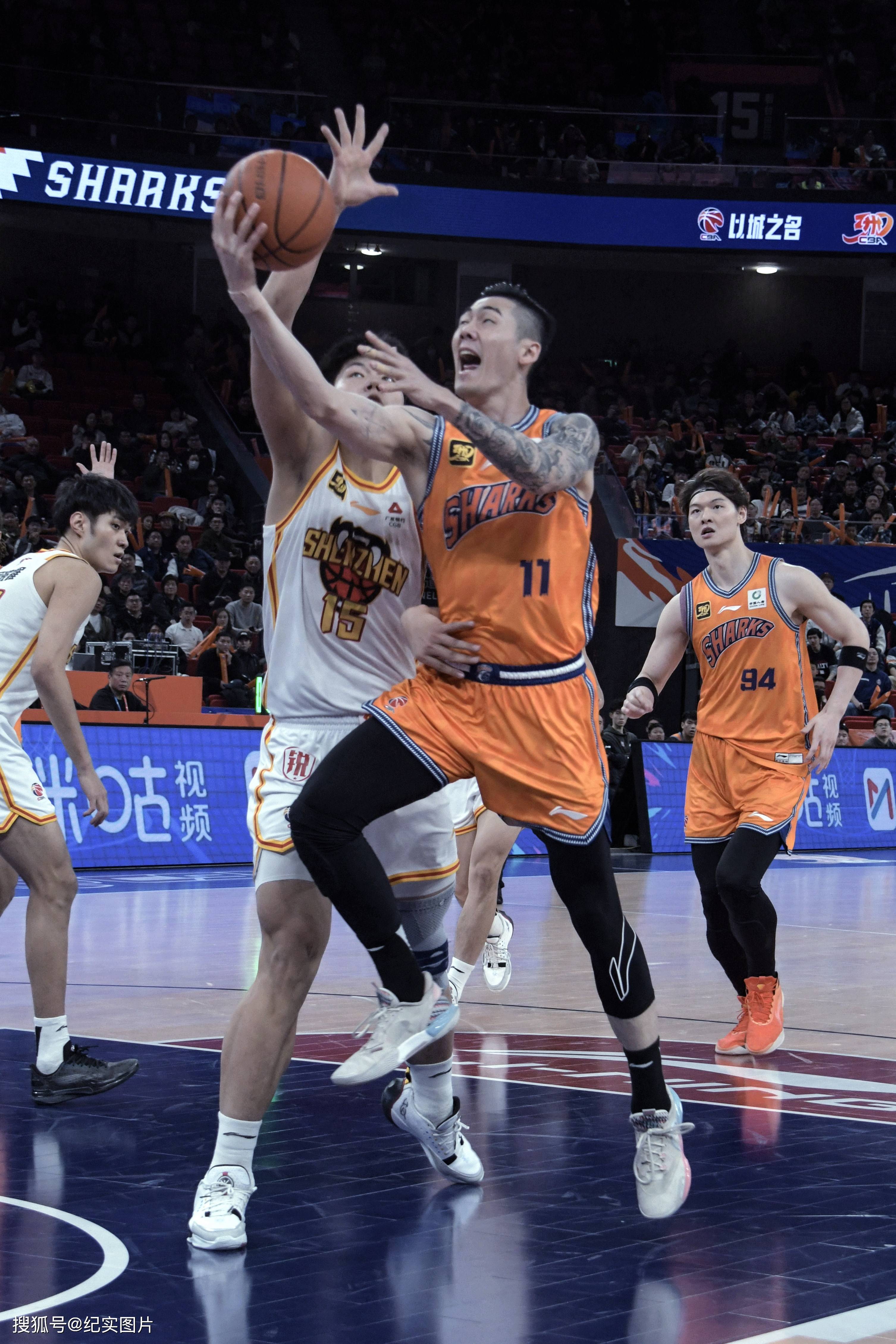 包含辽宁男篮与上海大鲨鱼激战，险胜对手的词条